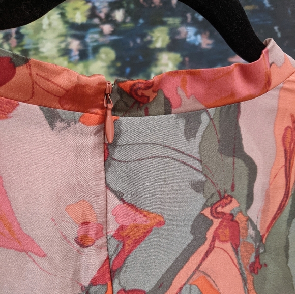 BANANA REPUBLIC Beautiful 100% Silk Dress - Picture 8 of 14